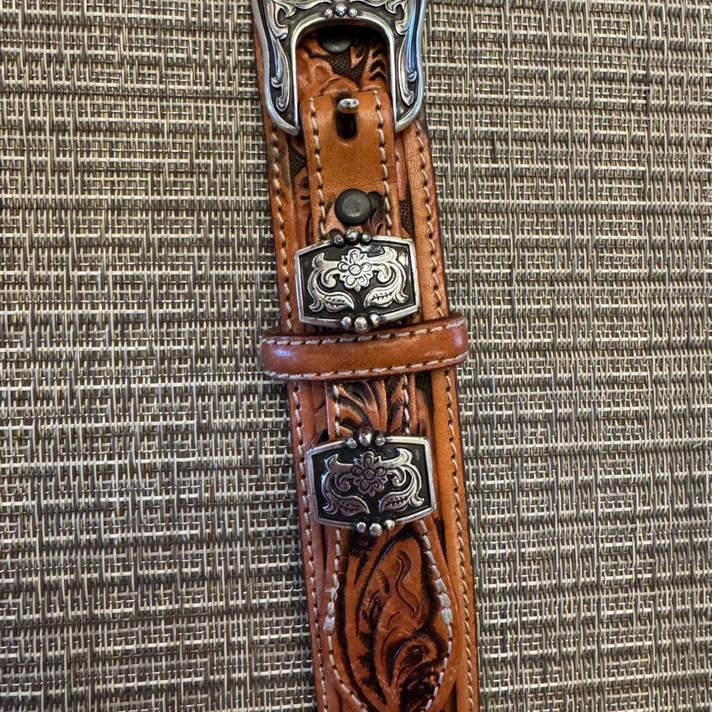 TONY LAMA Brown Leather Belt with Silver Buckle EUC - Picture 5 of 6